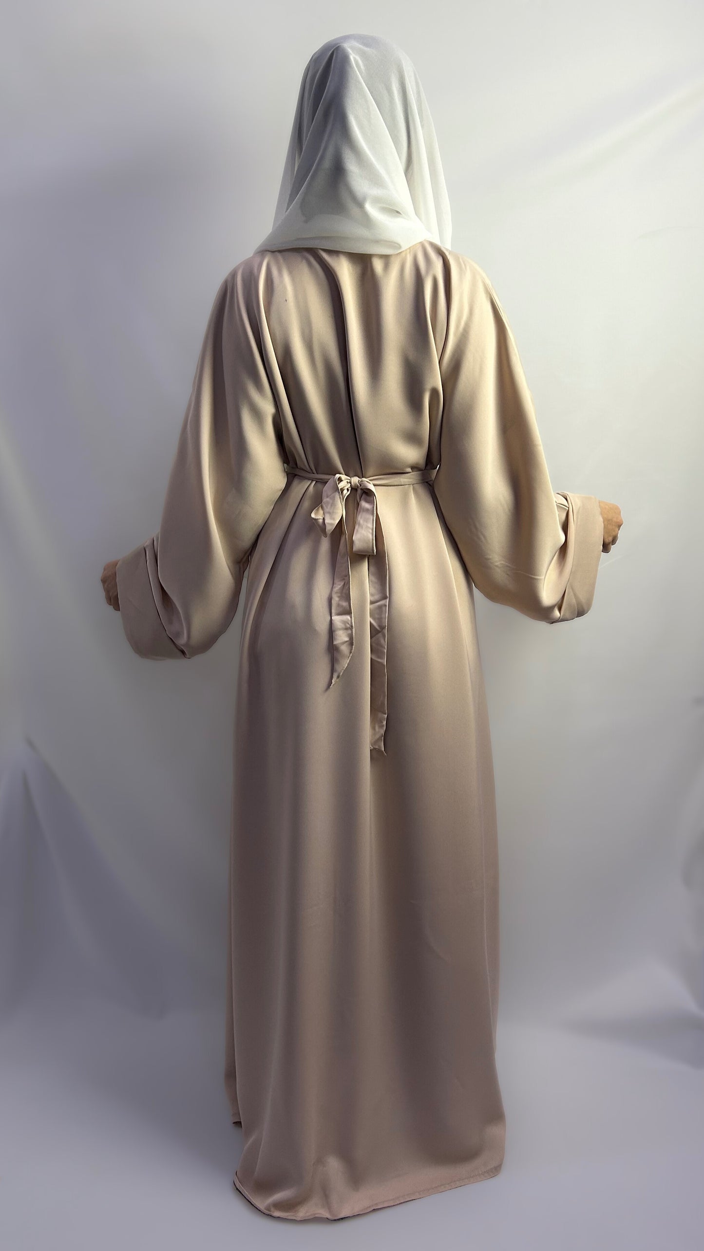 Schlichtes Satin-Kimono-Set