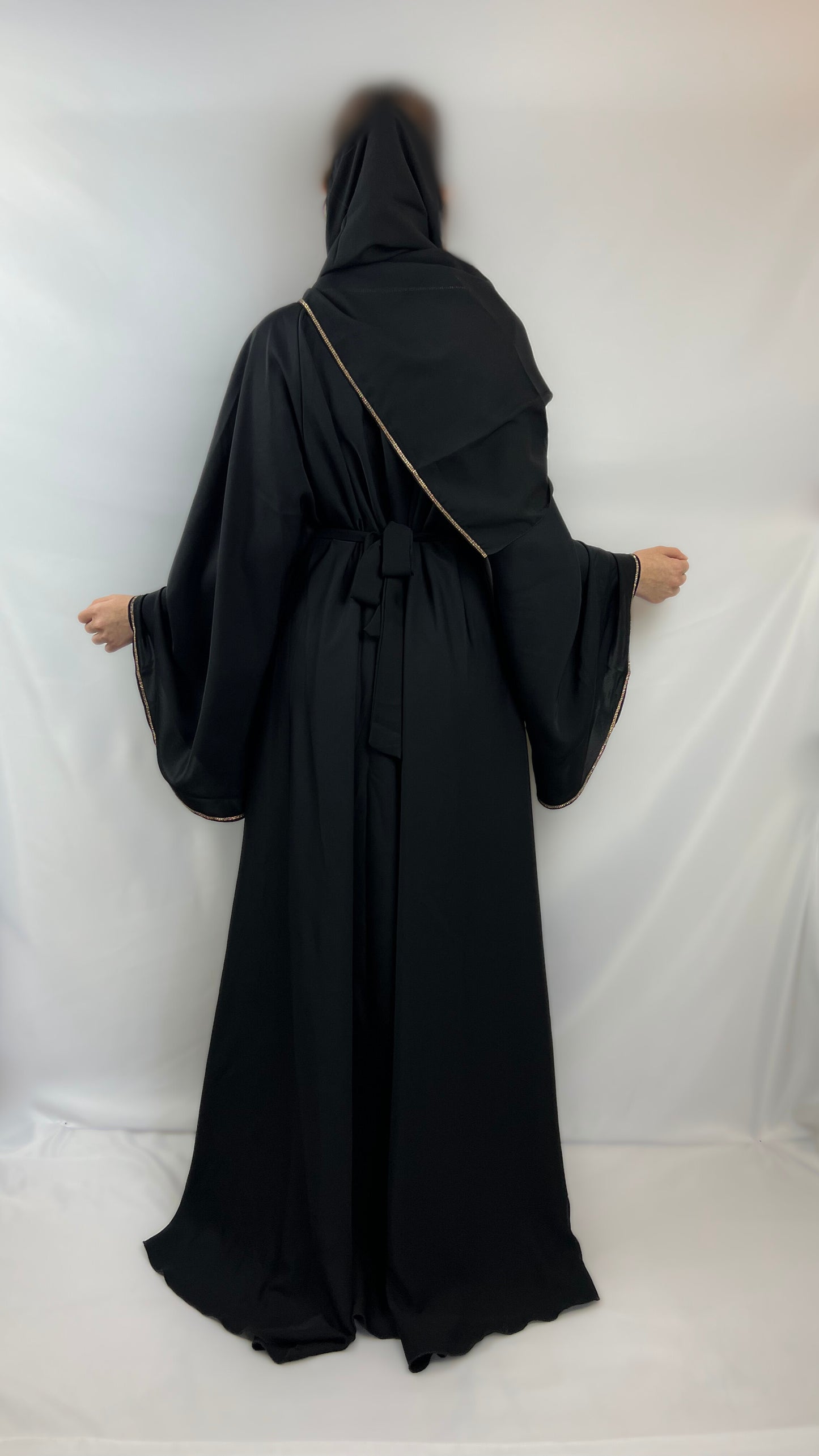 Abaya avec Détails Dorés