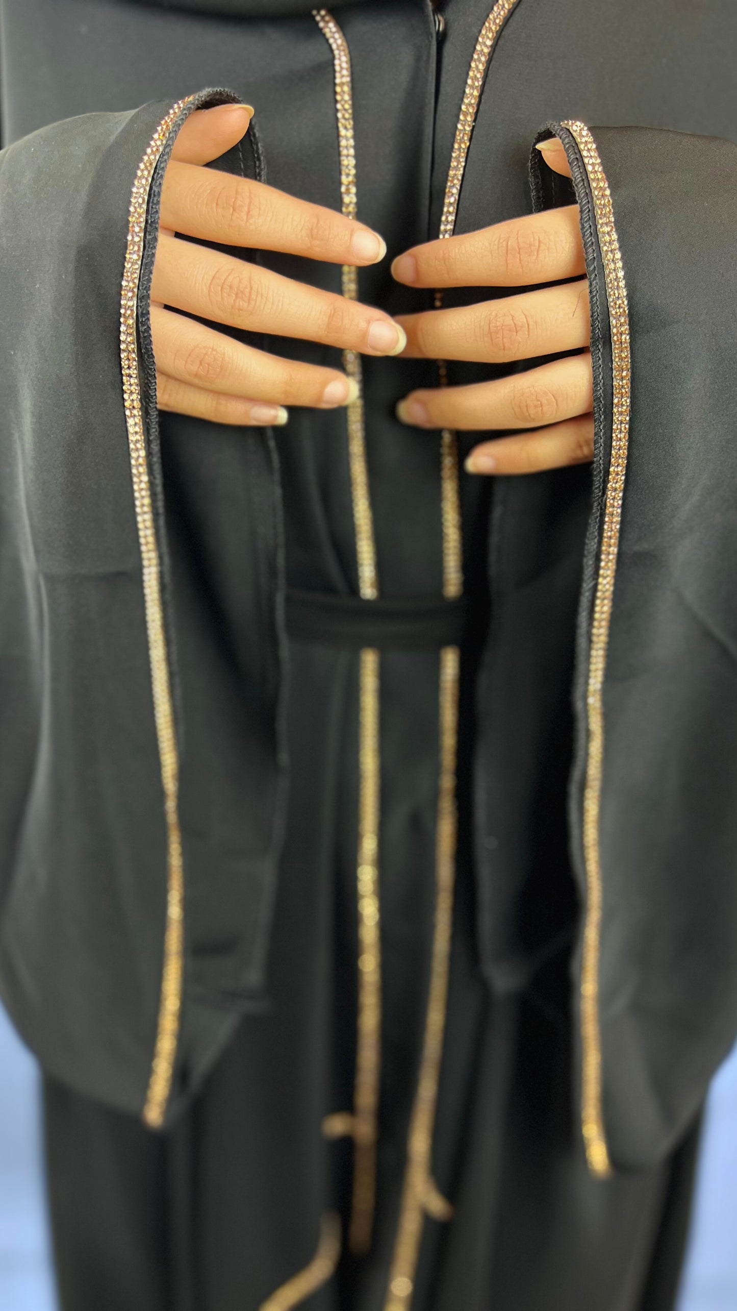 Abaya avec Détails Dorés