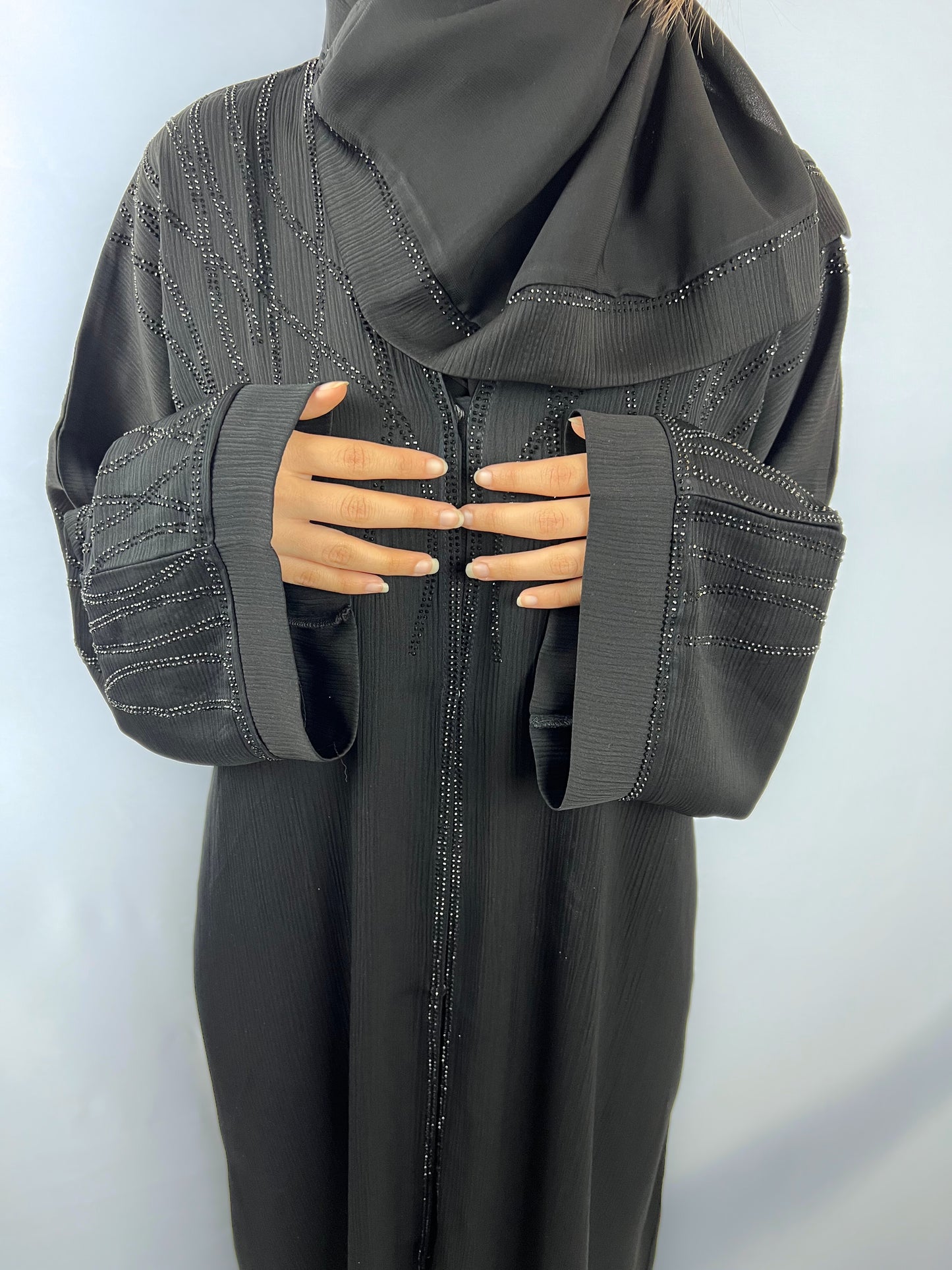 Abaya Orné de Détails Scintillants