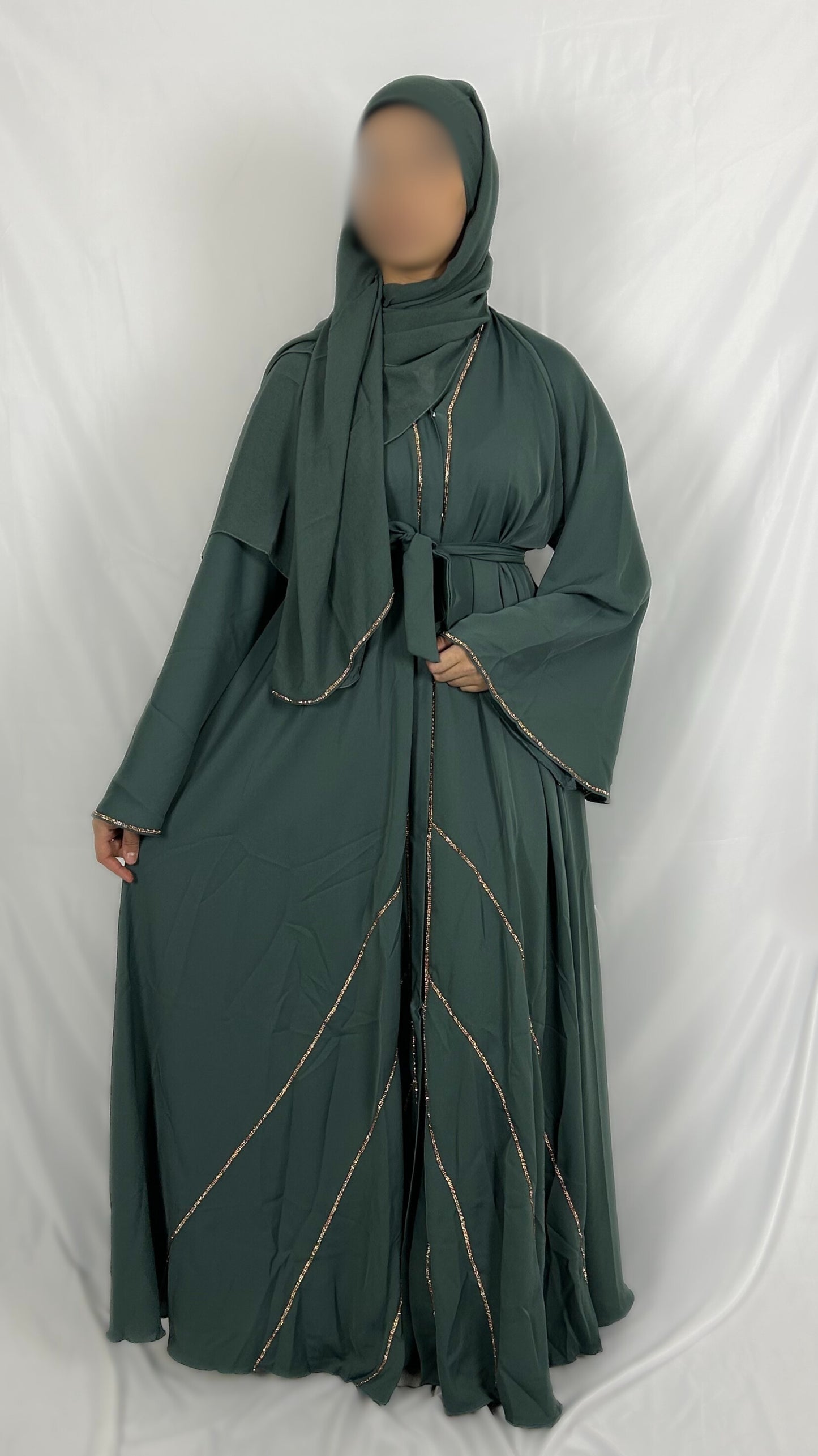 Abaya avec Détails Dorés