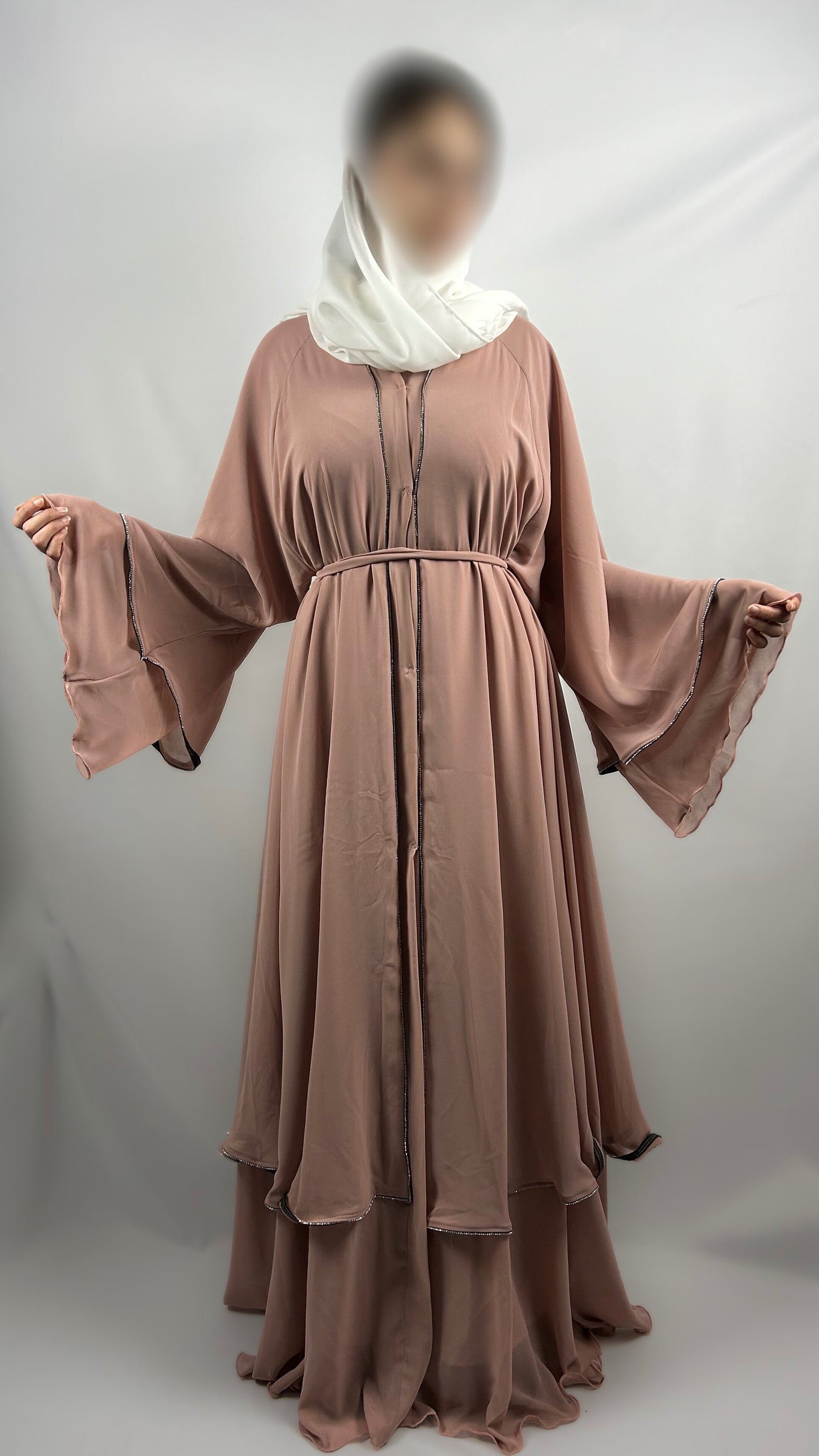 Abaya Volante en Mousseline avec Détails Pailletés