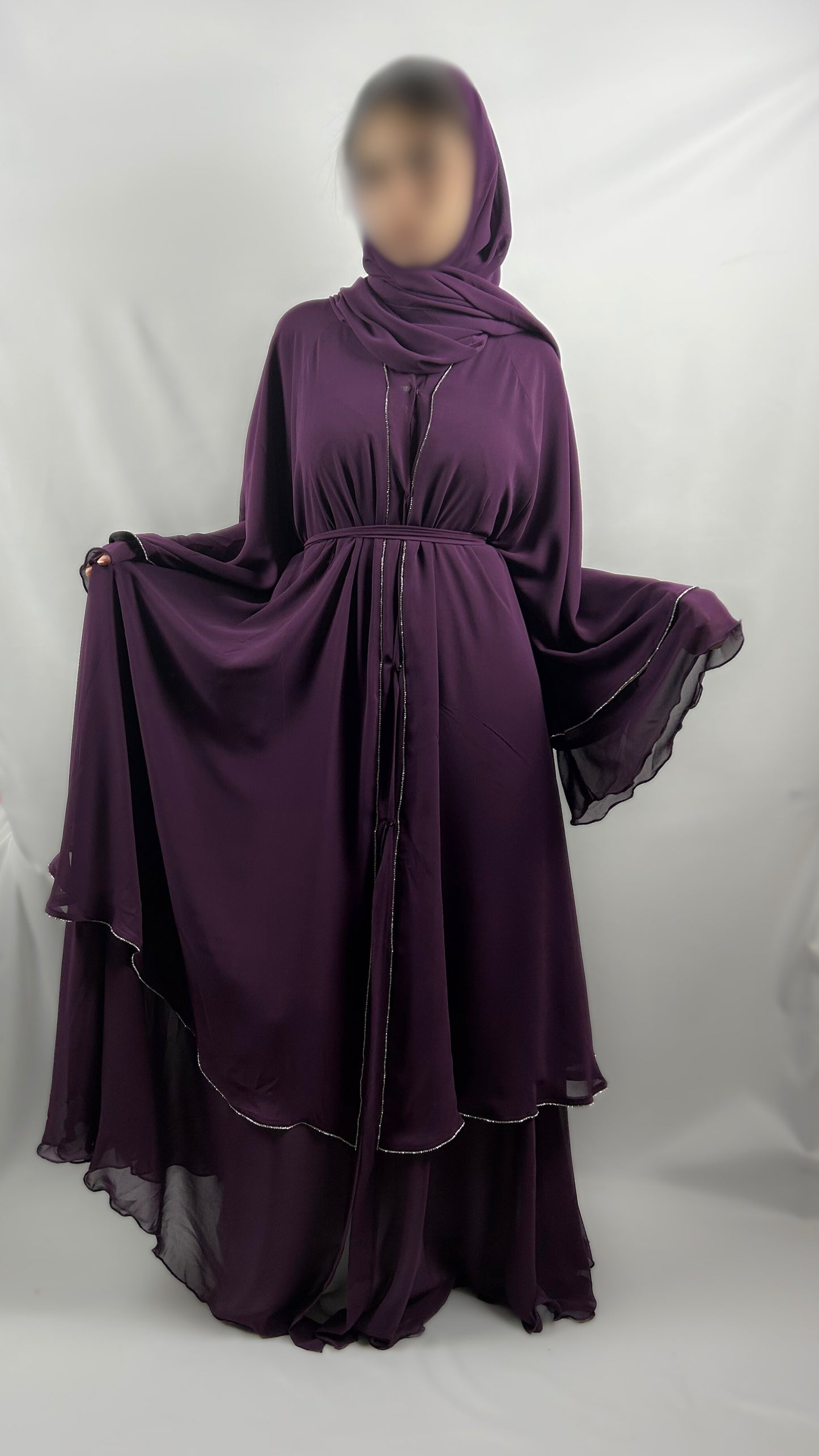 Abaya Volante en Mousseline avec Détails Pailletés