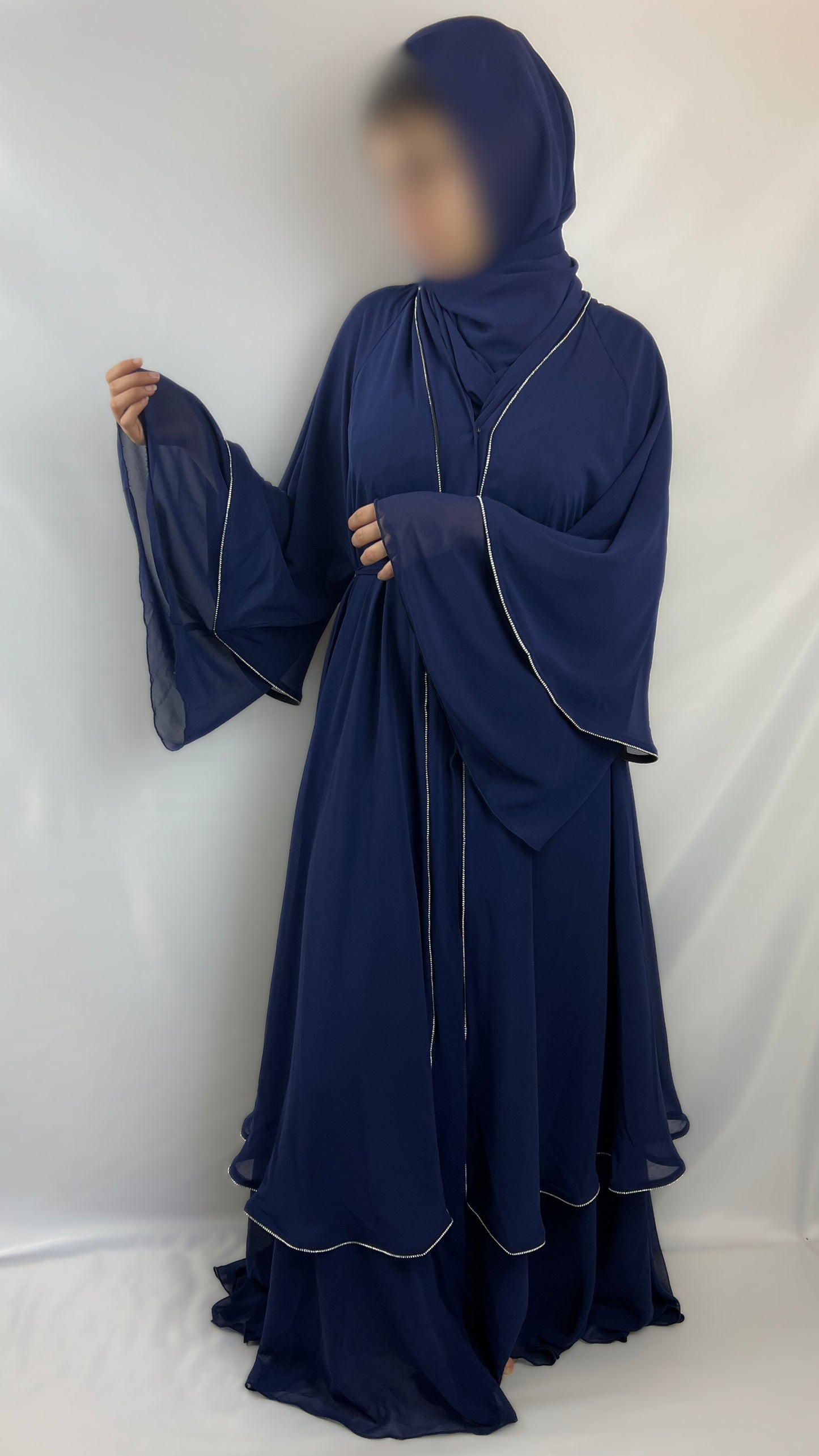 Abaya Volante en Mousseline avec Détails Pailletés